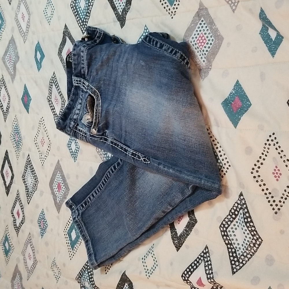 Maurices premium capris, medium wash, size 5/6 regular